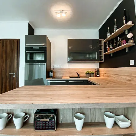 Syrah Wellness Apartman Siofok * שיופוק